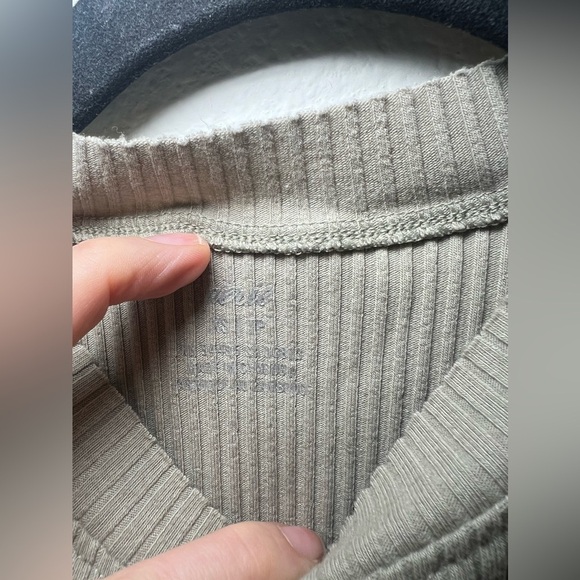 Aerie Green Crop Tank Top with Cut Out Design - Picture 3 of 3